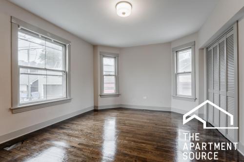 13-Unit Chicago Apartment Building - Edgewater